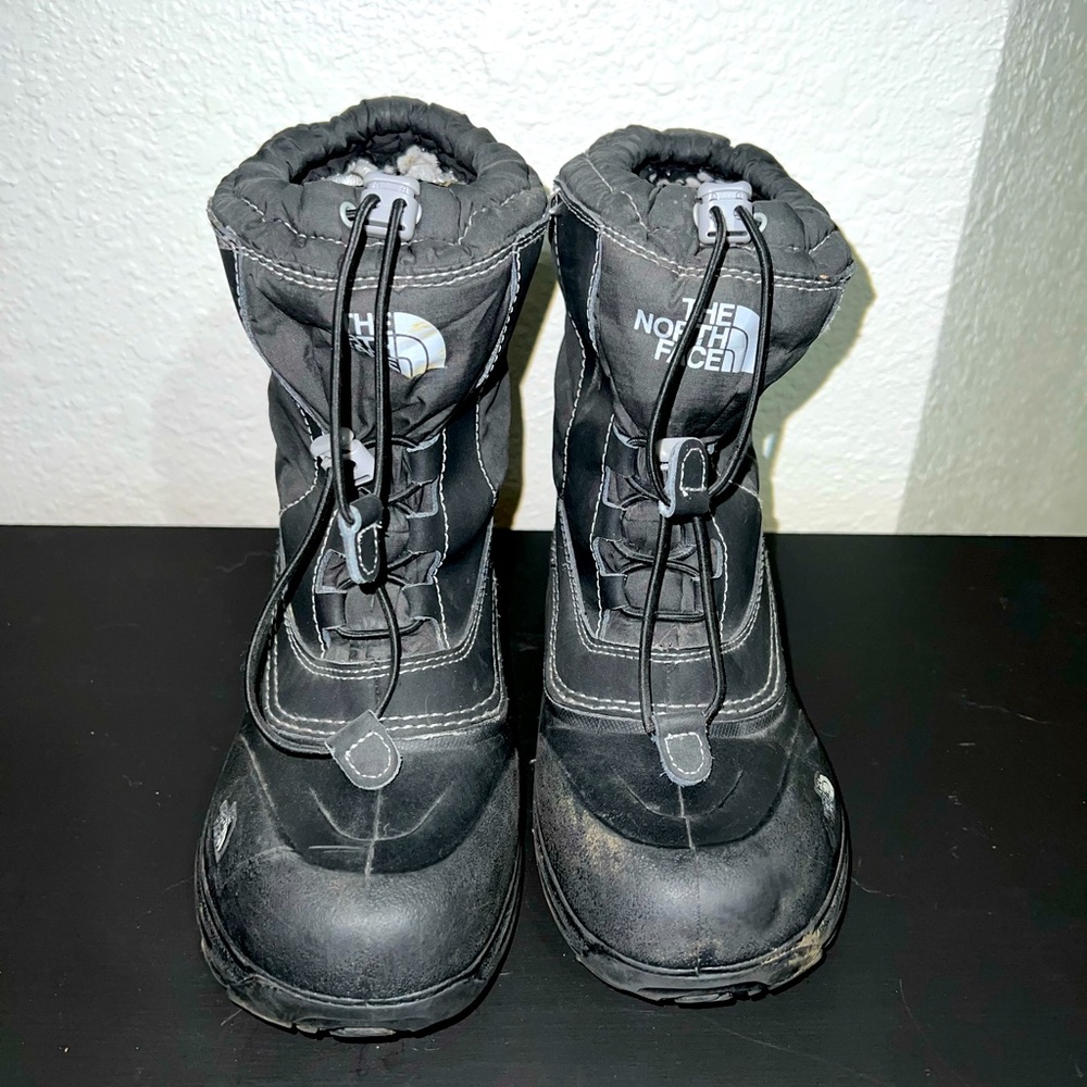 Kids The North Face waterproof snow boots SZ 4